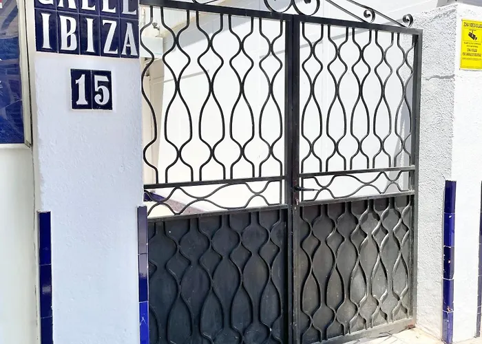 New Square Ibiza Бенидорм